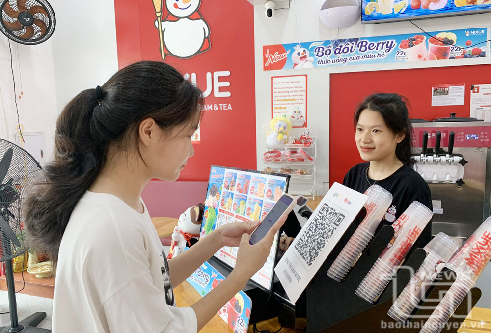 Thanh toán không dùng tiền mặt: Chuyển biến mạnh mẽ