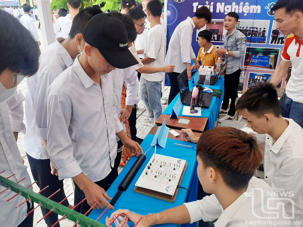 Nỗi niềm của phụ huynh và con trẻ trước kỳ thi