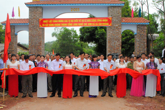 Xóm Cả đón Bằng công nhận làng nghề chè 