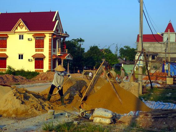 Vận động người dân ra khỏi chung cư cũ 