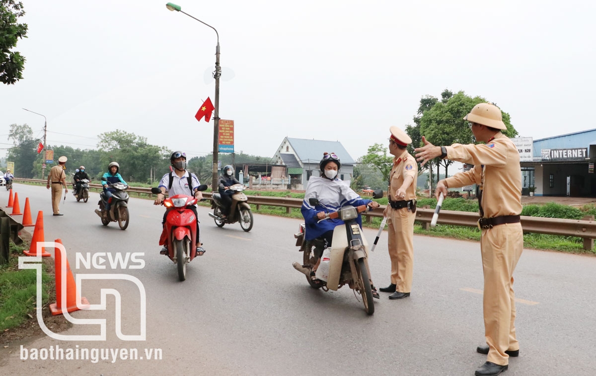 Học sinh sử dụng xe máy điện: Quản lý cách nào?