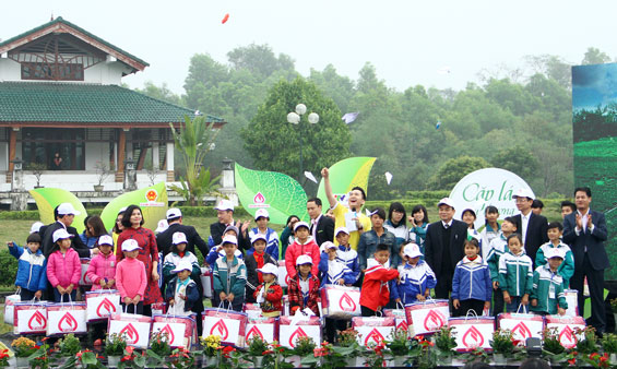 Chương trình “Cặp lá yêu thương”