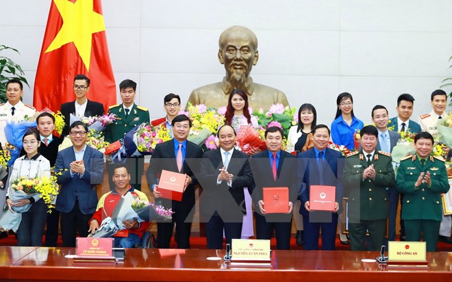 Vinh danh 10 gương mặt trẻ Việt Nam tiêu biểu trong năm 2016