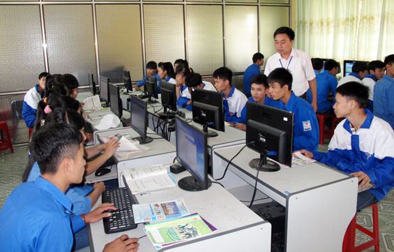 Dạy và học Tiếng Anh trong các cơ sở giáo dục: Năng lực ngoại ngữ của phần lớn giáo viên chưa đạt chuẩn