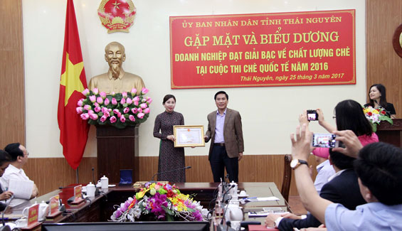 UBND Tỉnh:  Gặp mặt, biểu dương doanh nghiệp đoạt giải Bạc tại cuộc thi chè quốc tế