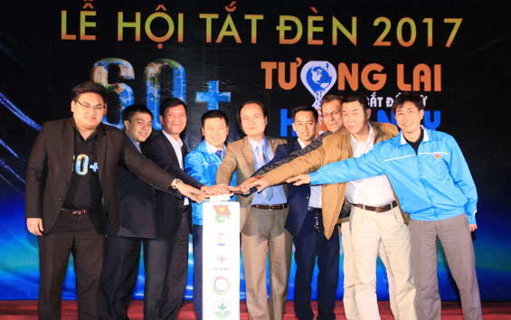 Gần 1.000 người tham gia “Lễ hội tắt đèn”