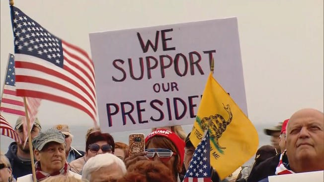 Bạo lực bùng phát tại cuộc tuần hành ủng hộ Tổng thống Mỹ Trump