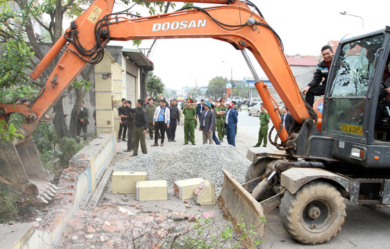T.x Phổ Yên: Lập lại trật tự hành lang an toàn giao thông Quốc lộ 3 cũ