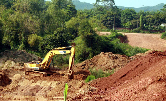 Tiếp tục giải quyết tình trạng sụt lún ở Trại Cau: Cùng “xắn tay” vào cuộc