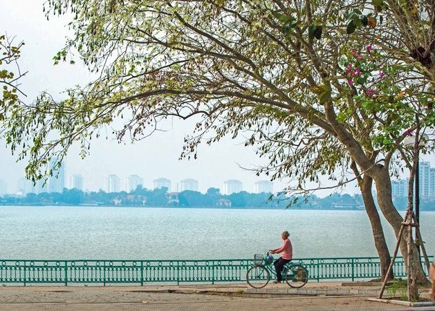 Bắc Bộ nắng ráo, mưa dông tiếp diễn ở Tây Nguyên và Nam Bộ