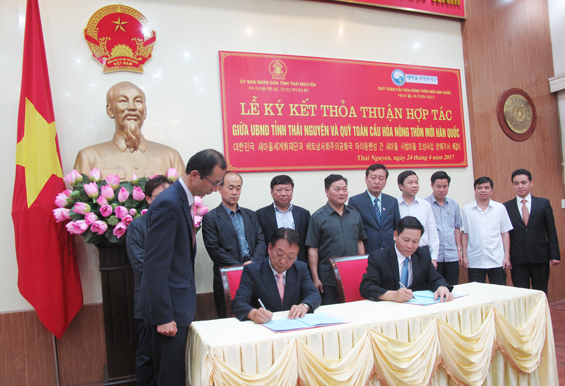 Ký biên bản ghi nhớ hợp tác với Quỹ toàn cầu hóa nông thôn mới Hàn Quốc