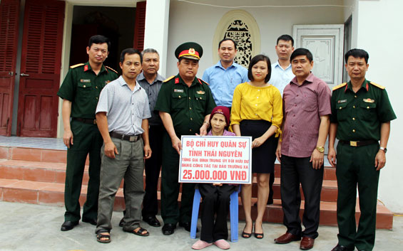 Hỗ trợ sửa nhà cho mẹ cán bộ công tác tại Trường Sa
