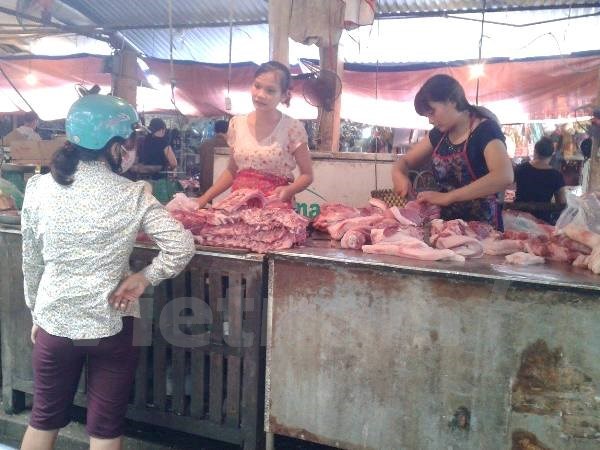 Giá lợn hơi “chạm đáy” nhưng người tiêu dùng vẫn mua thịt với giá cao
