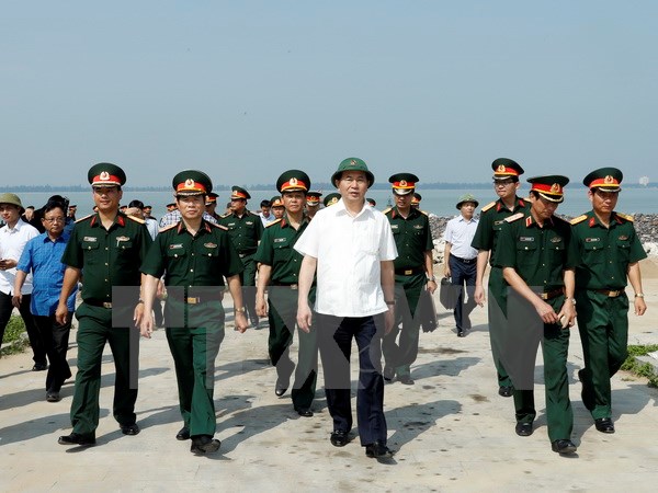Chủ tịch nước thăm cán bộ, chiến sỹ Lực lượng vũ trang Nghệ An