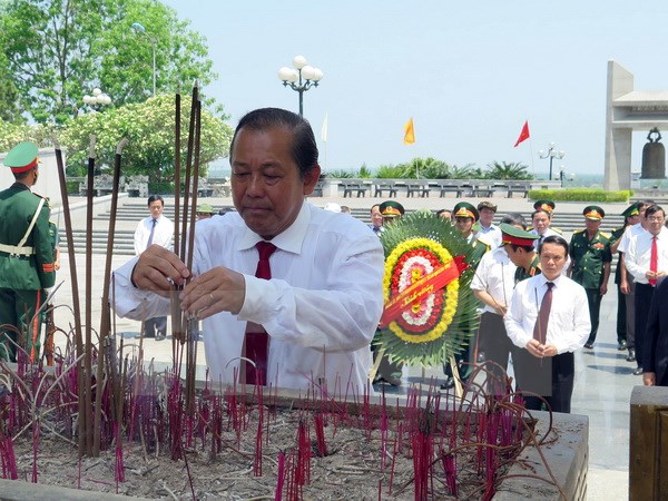 Tỉnh Quảng Trị tổ chức lễ Thượng cờ 