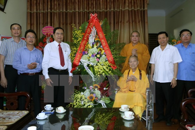 Lãnh đạo MTTQ chúc mừng Giáo hội Phật giáo nhân đại lễ Phật đản
