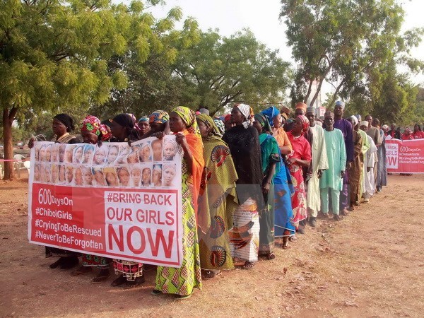 Boko Haram trả tự do cho 80 nữ sinh Nigeria bị bắt cóc từ 3 năm trước