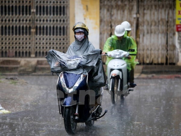 Miền Bắc mưa rào và dông vài nơi, nam Biển Đông có gió giật mạnh