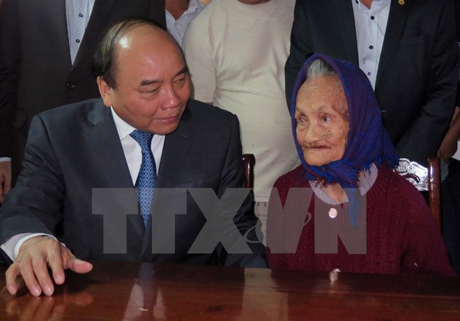 Thủ tướng Nguyễn Xuân Phúc thăm gia đình chính sách tỉnh Quảng Nam