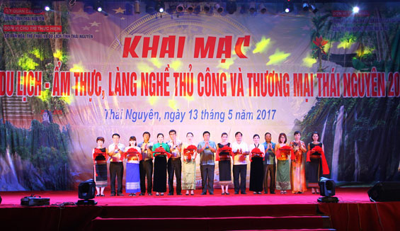 Khai mạc Hội chợ Du lịch - ẩm thực, làng nghề thủ công và thương mại