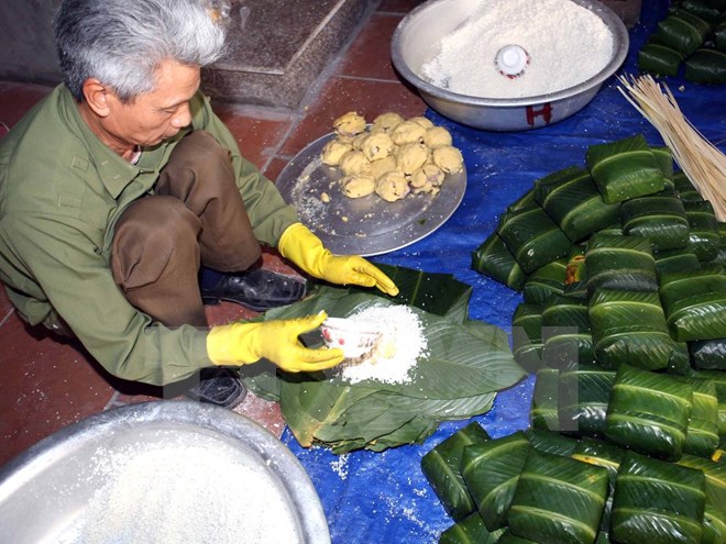 Bánh chưng ngày Tết và những nhọc nhằn của một nghề truyền thống