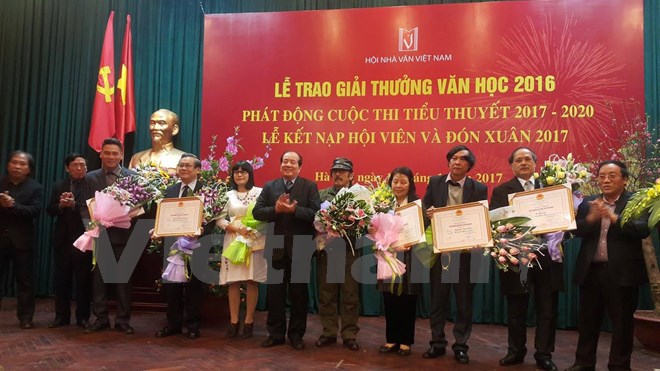 Đầu Xuân trò chuyện với tác giả tập thơ “Tổ quốc nhìn từ biển”