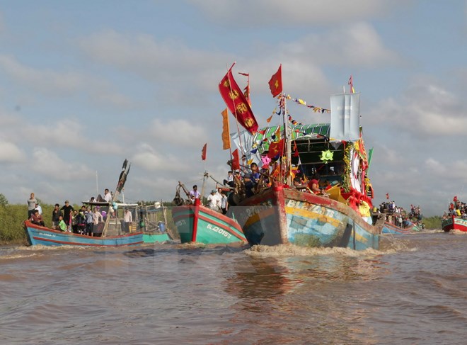 Hàng nghìn lượt người tham gia Lễ hội Nghinh Ông truyền thống