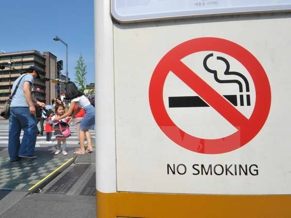 Malaysia: Phạt 50 triệu đồng hoặc bỏ tù nếu hút thuốc nơi công cộng
