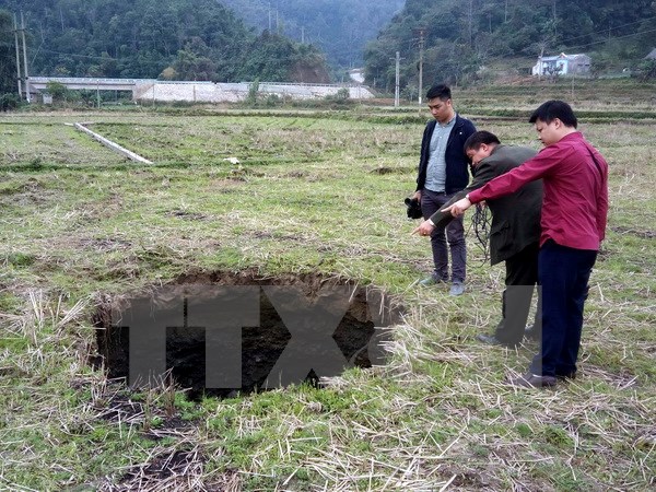 Bắc Kạn: Sụt lún đất liên tiếp tại Chợ Đồn, sông suối, ao cá cạn nước