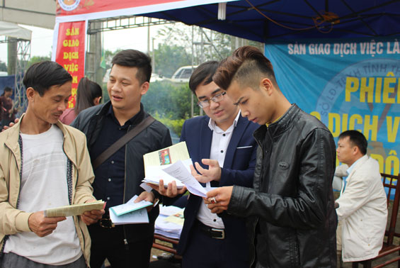 Thị trường lao động bắt đầu “nóng”