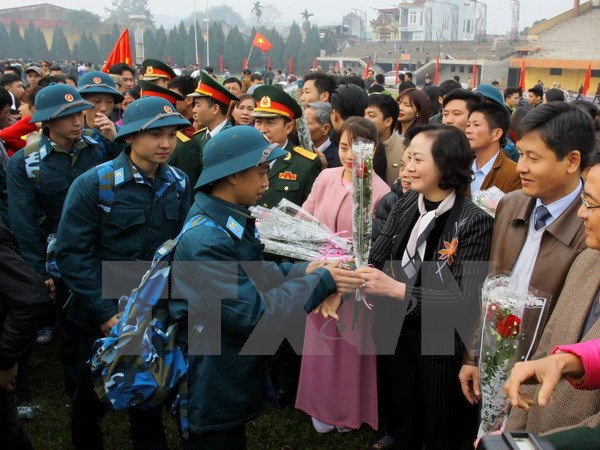 Hàng nghìn thanh niên các nơi nô nức lên đường nhập ngũ