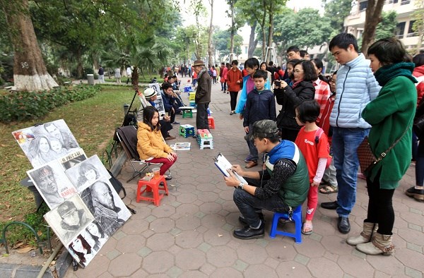 Phố đi bộ náo nhiệt với Liên hoan Nghệ thuật đường phố thủ đô