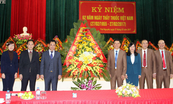 Lãnh đạo tỉnh chúc mừng các đơn vị nhân Ngày Thầy thuốc Việt Nam