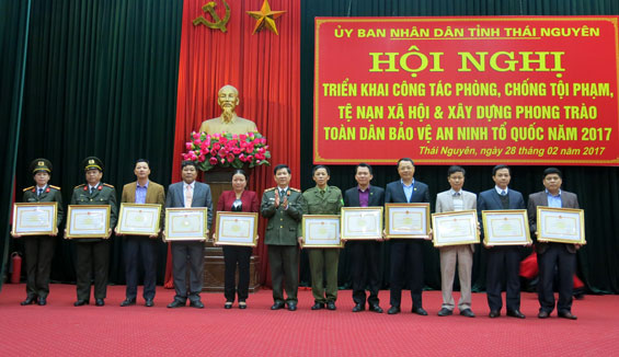 Tăng cường sự lãnh đạo của Đảng với công tác đảm bảo an ninh trật tự