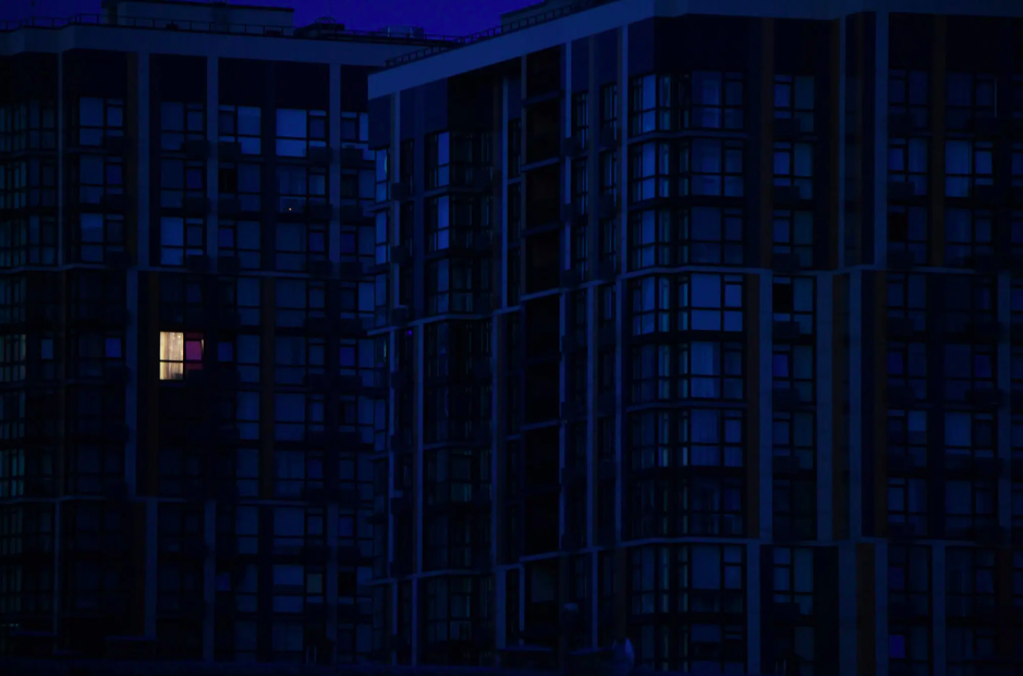 Người dân Ukraine chật vật trong cái nóng thiêu đốt giữa khủng hoảng lưới điện