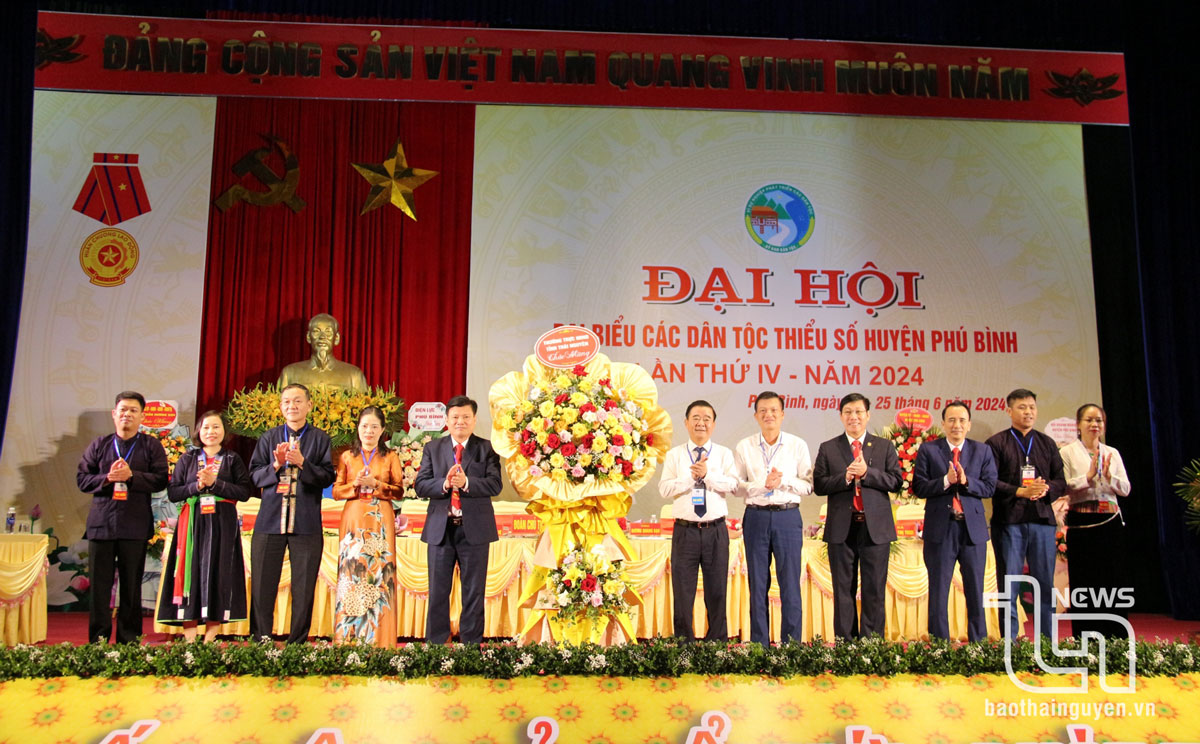 Phấn đấu giảm hộ nghèo người dân tộc thiểu số bình quân 2%/năm