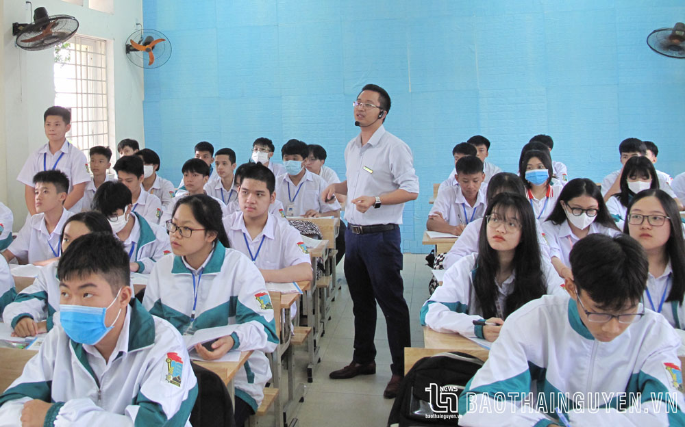 Các trường xoay xở giải “bài toán” thiếu trang thiết bị dạy học