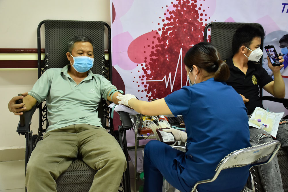 Giọt hồng cứu người trong mùa dịch