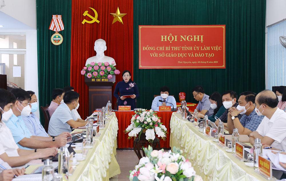 Xây dựng đội ngũ giáo viên giỏi chuyên môn, tâm huyết với sự nghiệp