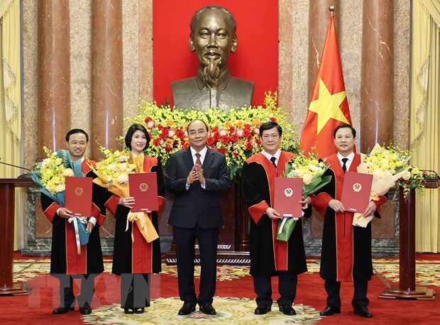 Chủ tịch nước trao quyết định bổ nhiệm thẩm phán TAND tối cao