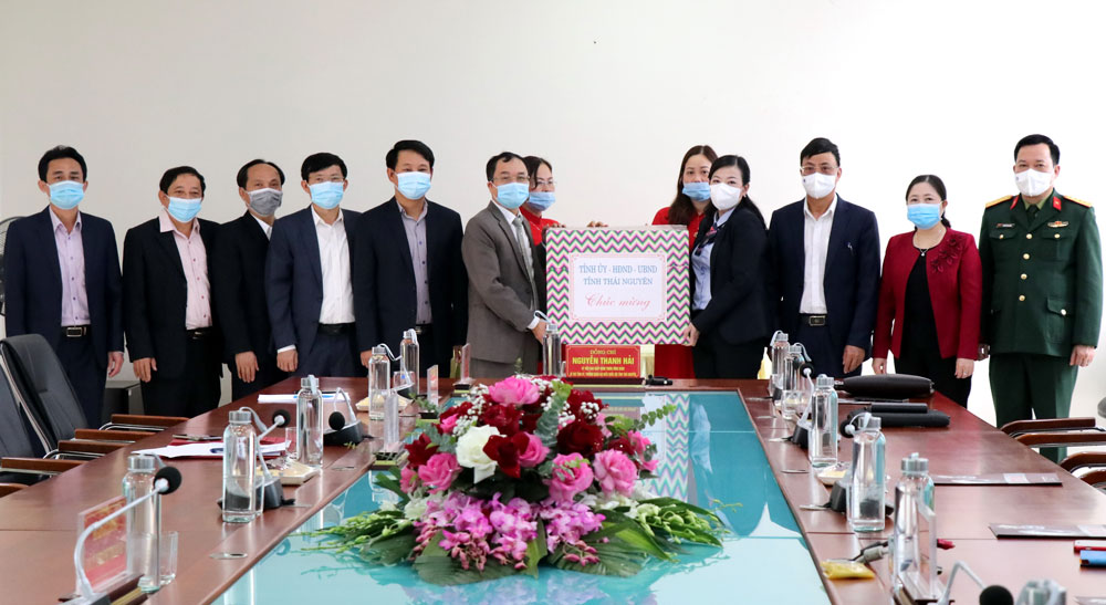 Đồng chí Bí thư Tỉnh ủy chúc mừng cộng đồng doanh nghiệp, doanh nhân Thái Nguyên
