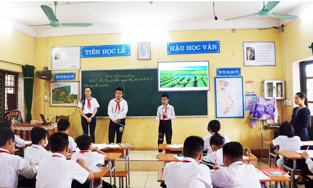 Thẩm định tài liệu giáo dục địa phương lớp 8 và lớp 9