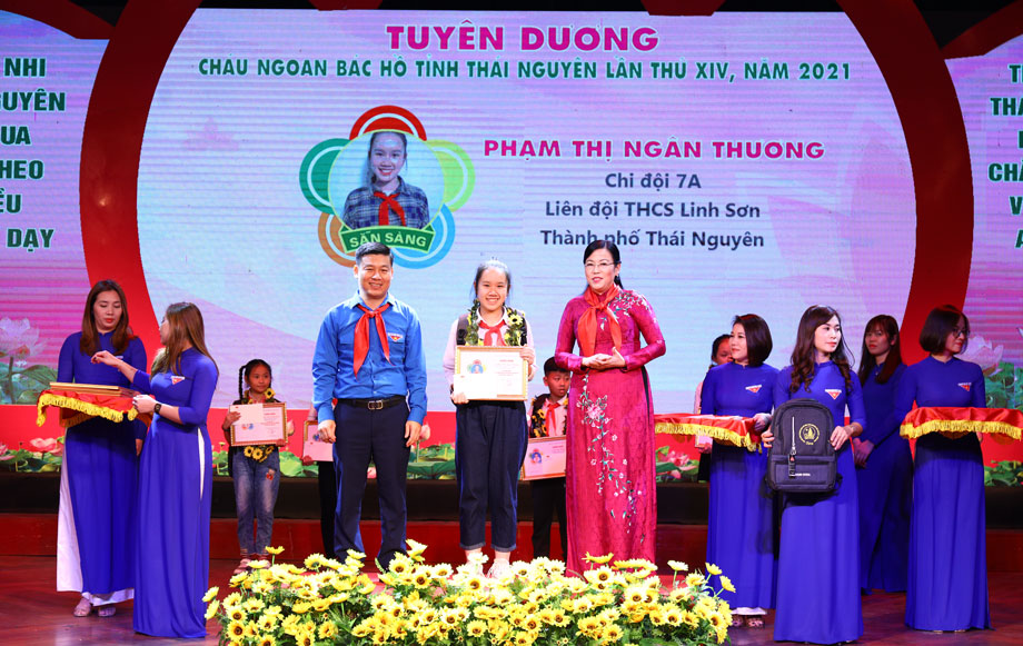 Tuyên dương 131 cháu ngoan Bác Hồ