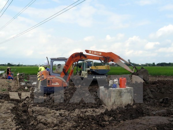 Kiểm tra thông tin trộn đất vào móng bêtông đường dây 200kV