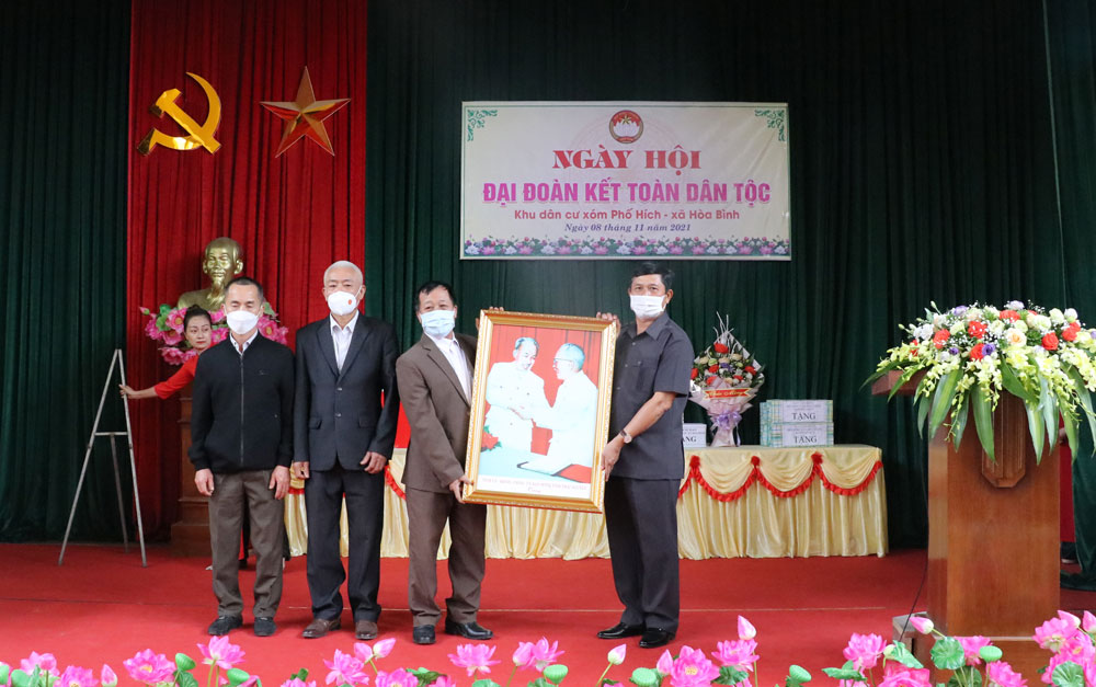 Chung vui Ngày hội đại đoàn kết