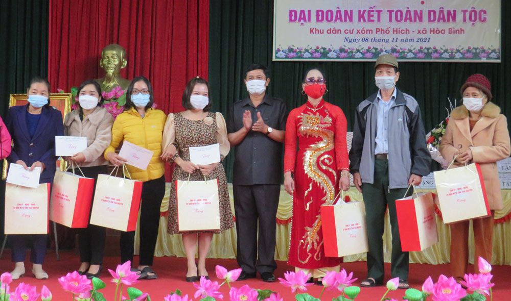 Vẫn bảo đảm ý nghĩa và sự ấm áp của Ngày hội