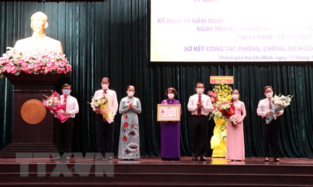 Vinh danh hơn 300 tập thể, cá nhân xuất sắc trong phòng, chống dịch