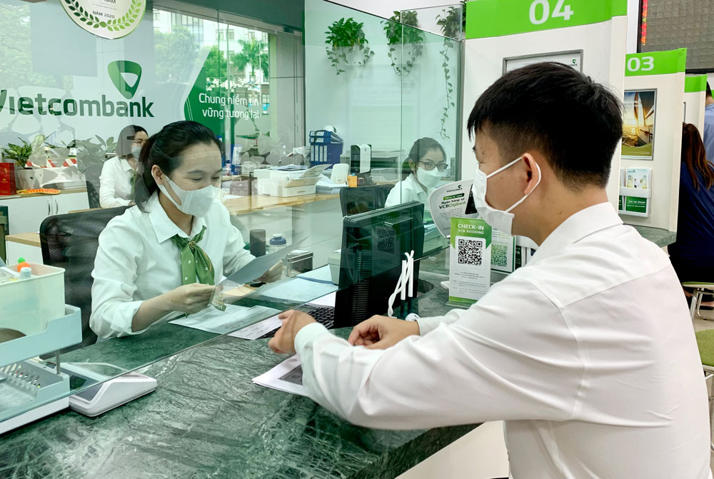 Huy động vốn tín dụng giảm mạnh: Mừng hay lo?