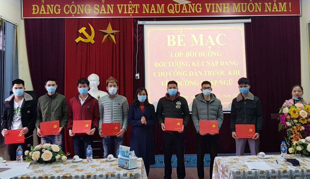 Phú Bình: Phát triển đảng viên mới vượt chỉ tiêu