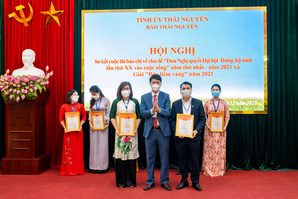 33 tác phẩm đoạt giải tại 2 cuộc thi báo chí